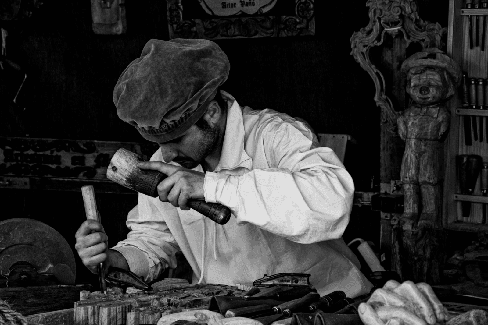 Artisant tailleur de bois